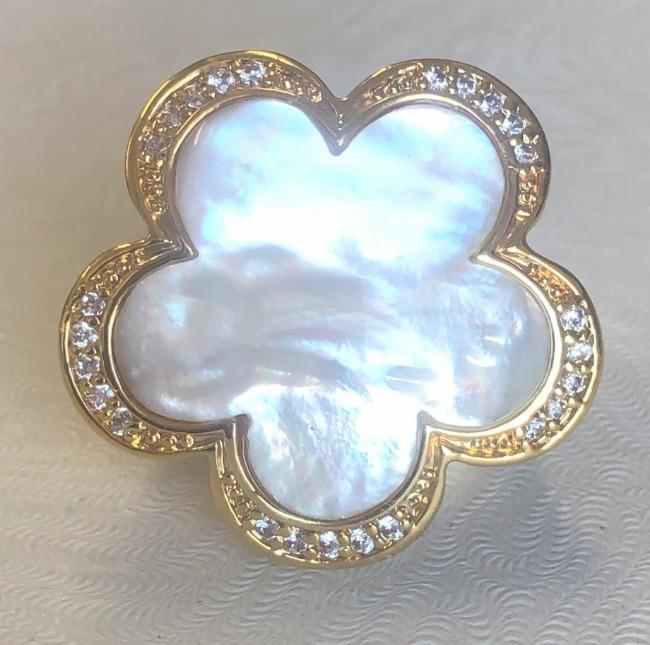 Shell Pearl Clover large Ring. 501R40325