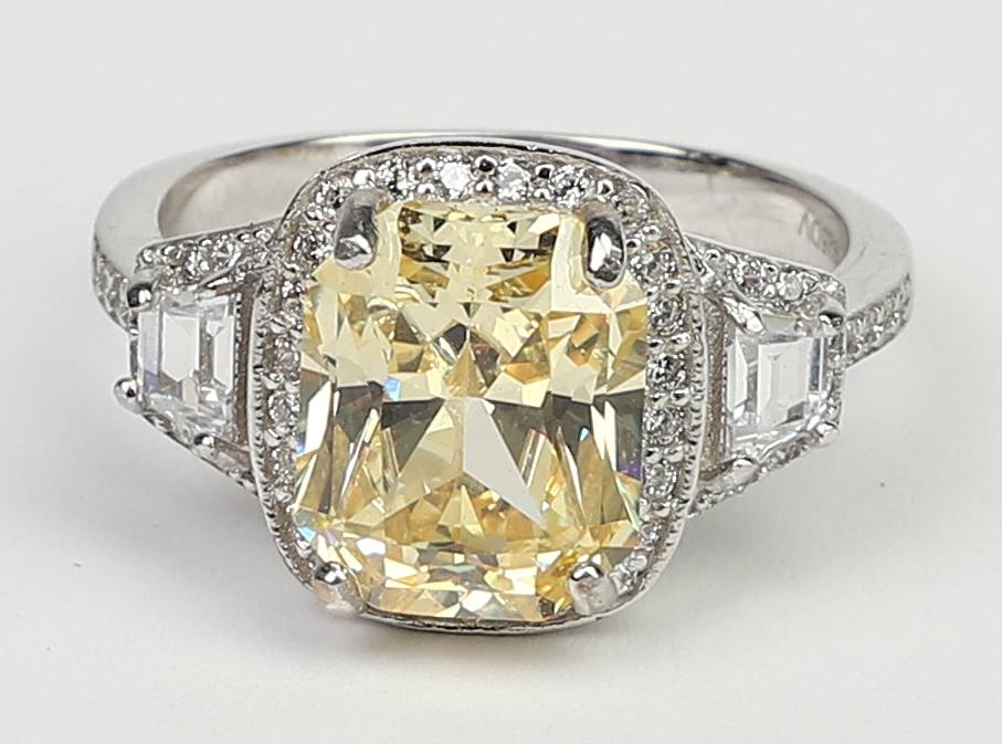 3.5CT Cushion Diamond Veneer Cubic Zirconia Halo Ring. 635R71567