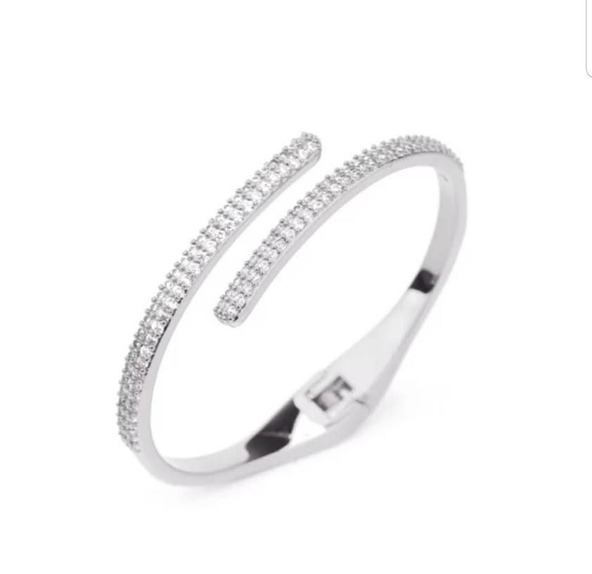 Face off Zirconite Cubic Zirconia stainless Steel hinged Bangle Bracelet.812B299