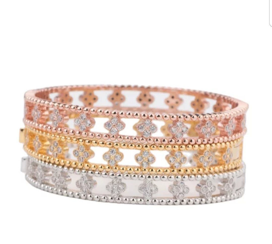 Clover stations Zirconite Cubic Zirconia Bangle Bracelet.655B1080