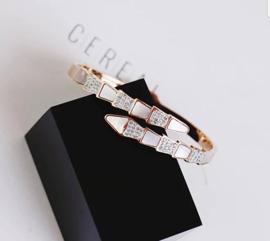 Face-off natural Shell Stainless Steel Bangle Bracelet. 709B12