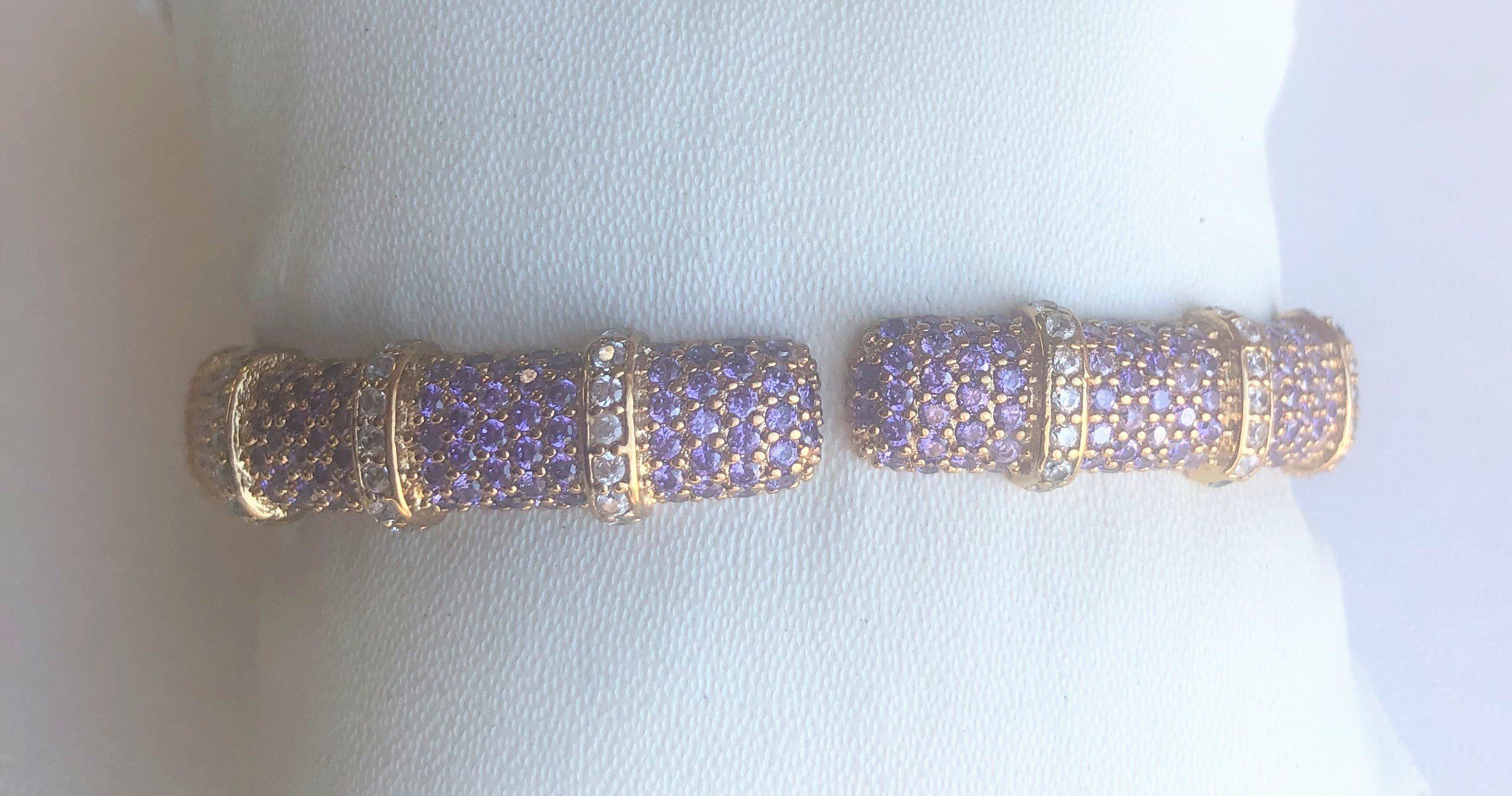 Face-off Zirconite Cubic Zirconia Hinged Bangle Bracelet. 698B10CZ