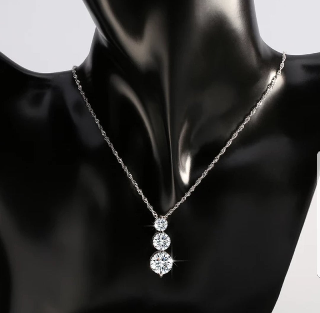 4CT TW Diamond Veneer Cubic Zirconia three Stones Pendant.820P55