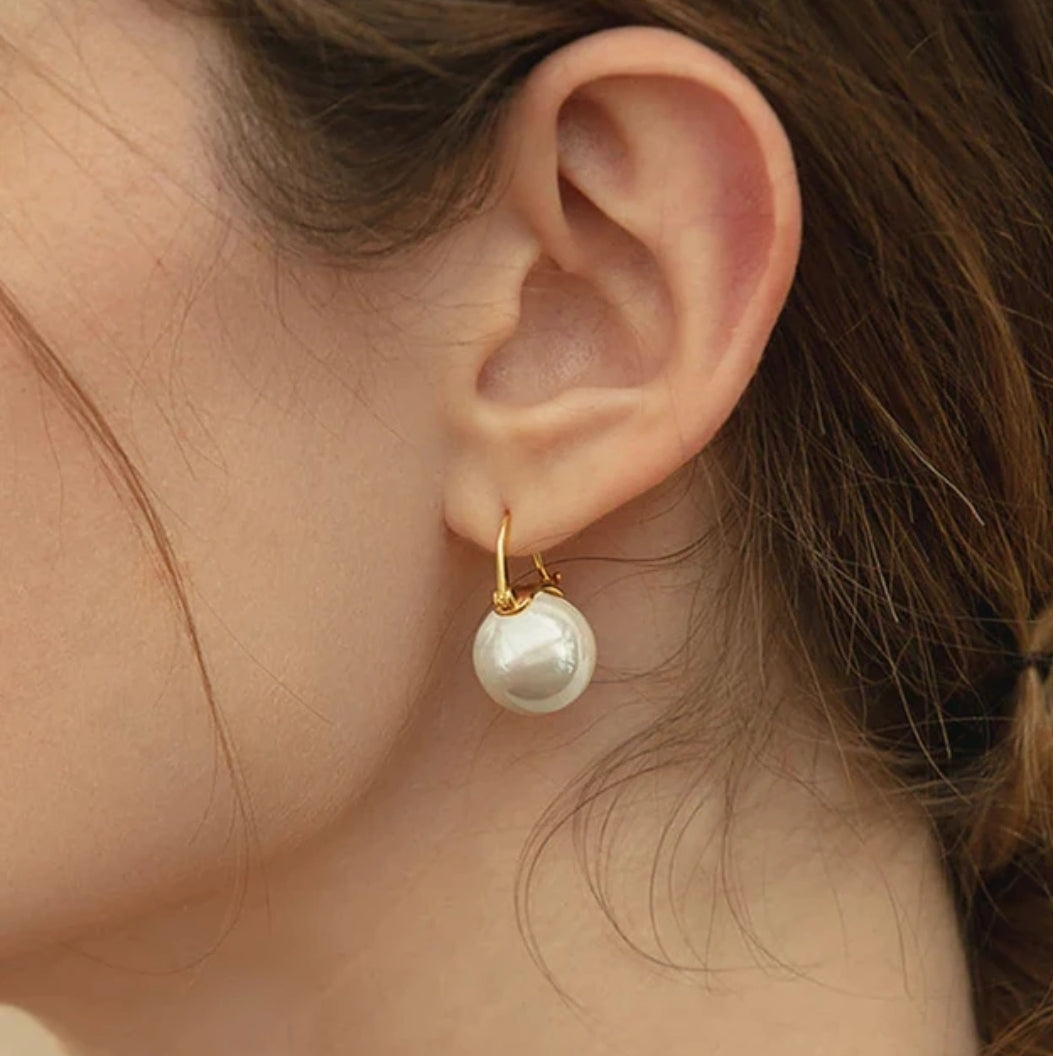 White Pearls Cubic zirconia Earrings Zirconite. 826E3092