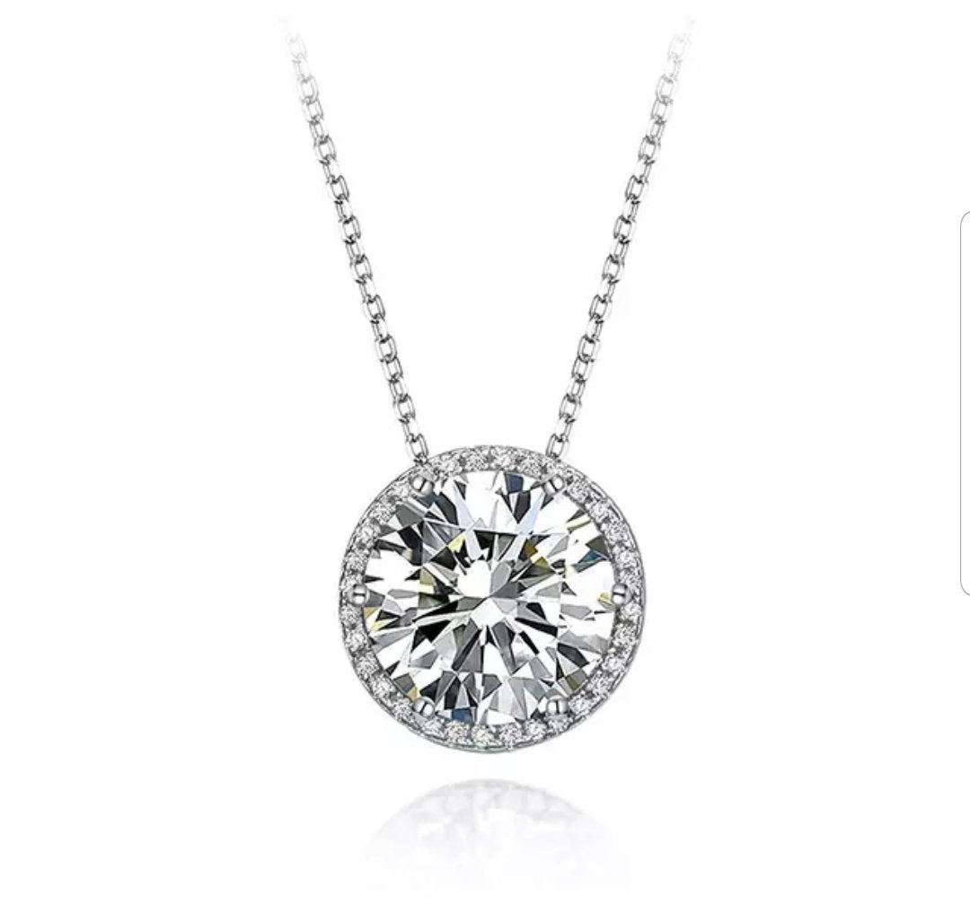 Round Diamond Veneer Cubic Zirconia Pendant. 635P15708