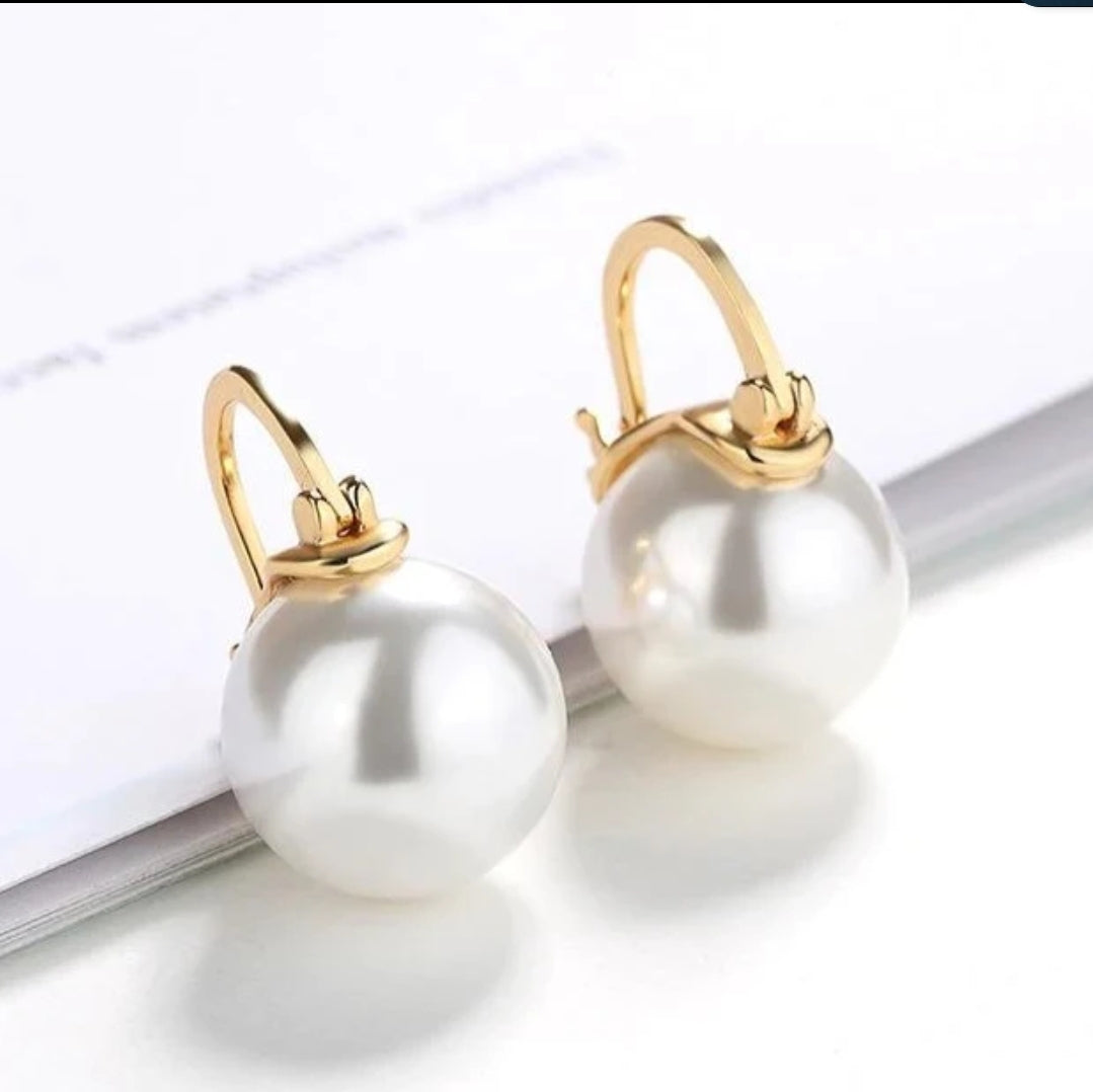White Pearls Cubic zirconia Earrings Zirconite. 826E3092