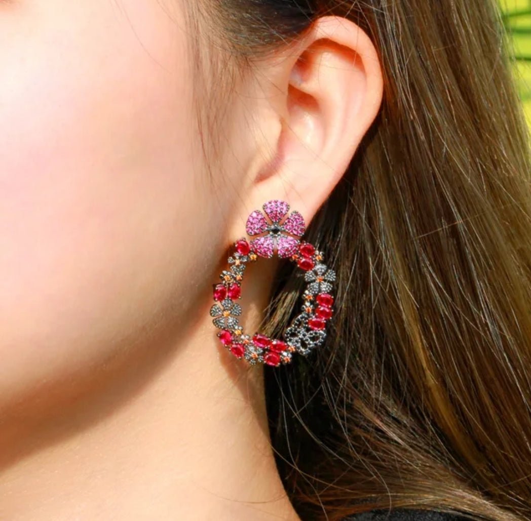 Flower Circle Zirconite Cubic Zirconia Earrings. 826E06