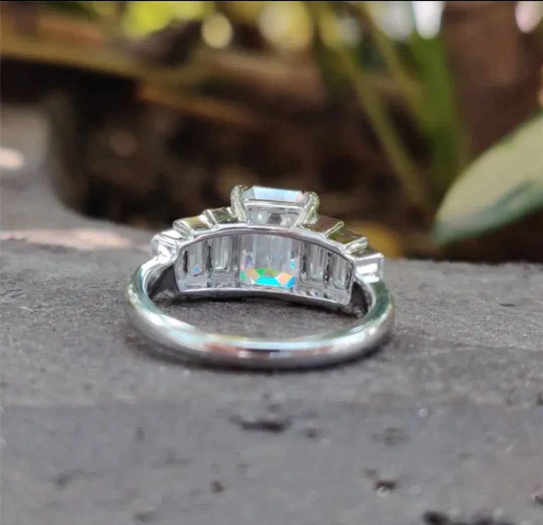 4CT Emerald Center Cubic Zirconia Ring Diamond Veneer.635R14026