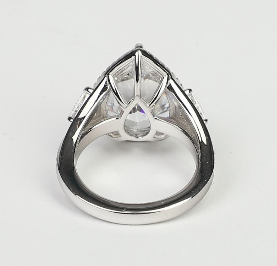 4CT Pear Cubic Zirconia Engagement Ring. 800R513