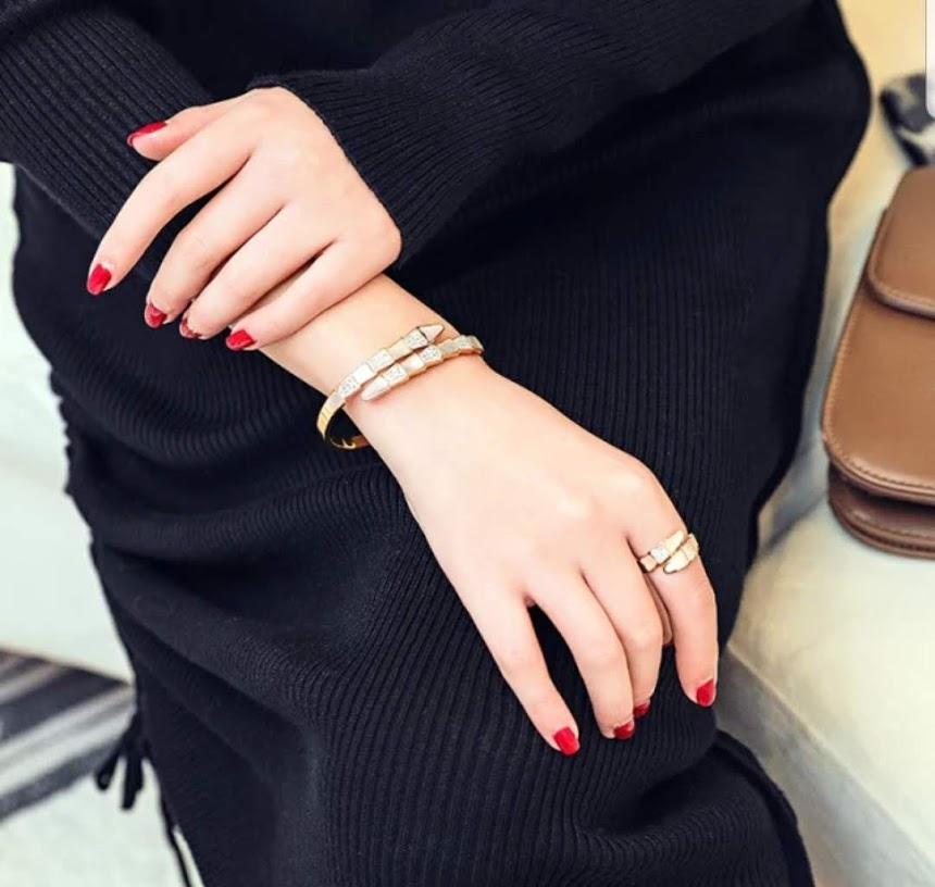 Face-off natural Shell Stainless Steel Bangle Bracelet. 709B12