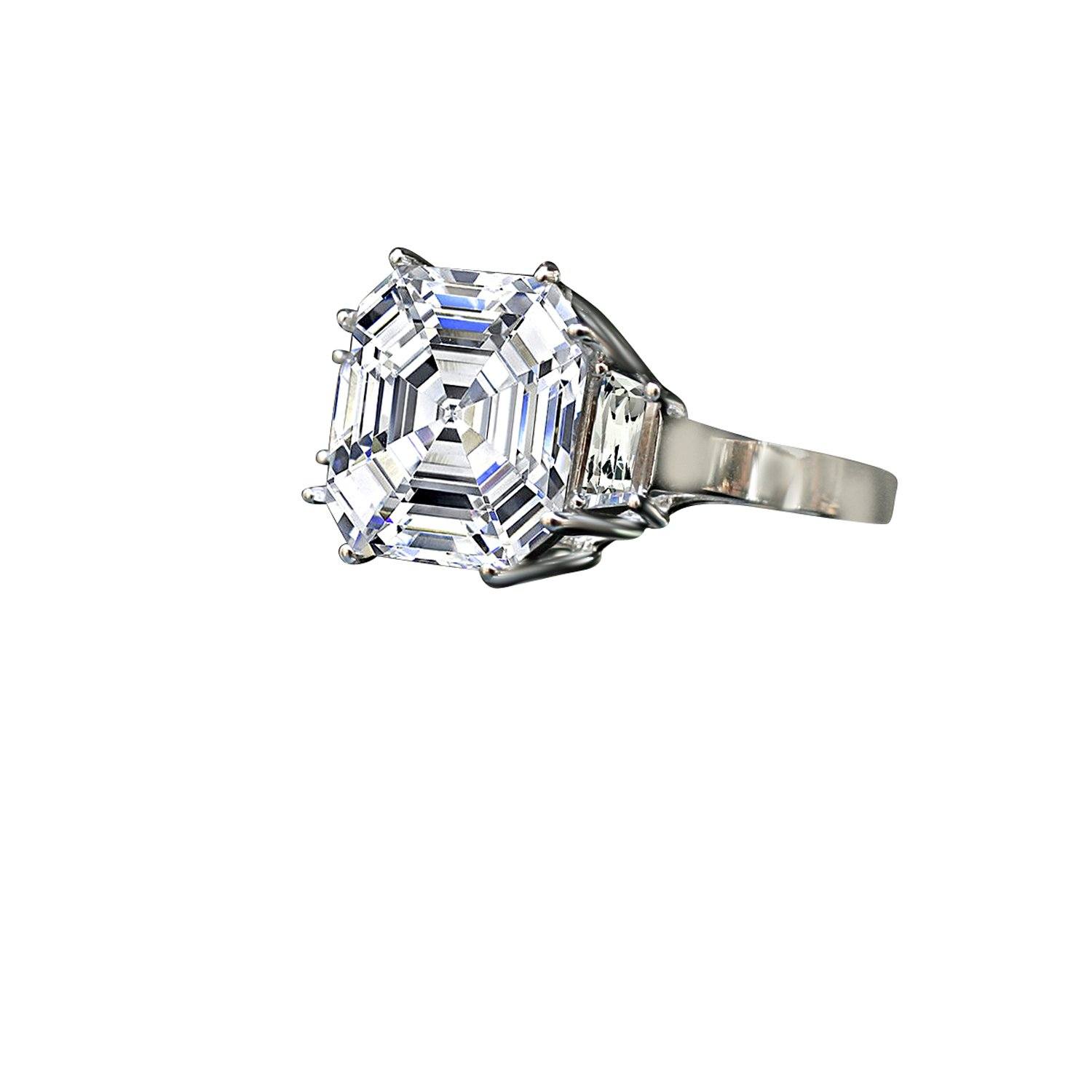 12CT Asscher Diamond Veneer Cubic Zirconia Ring. 635R71577