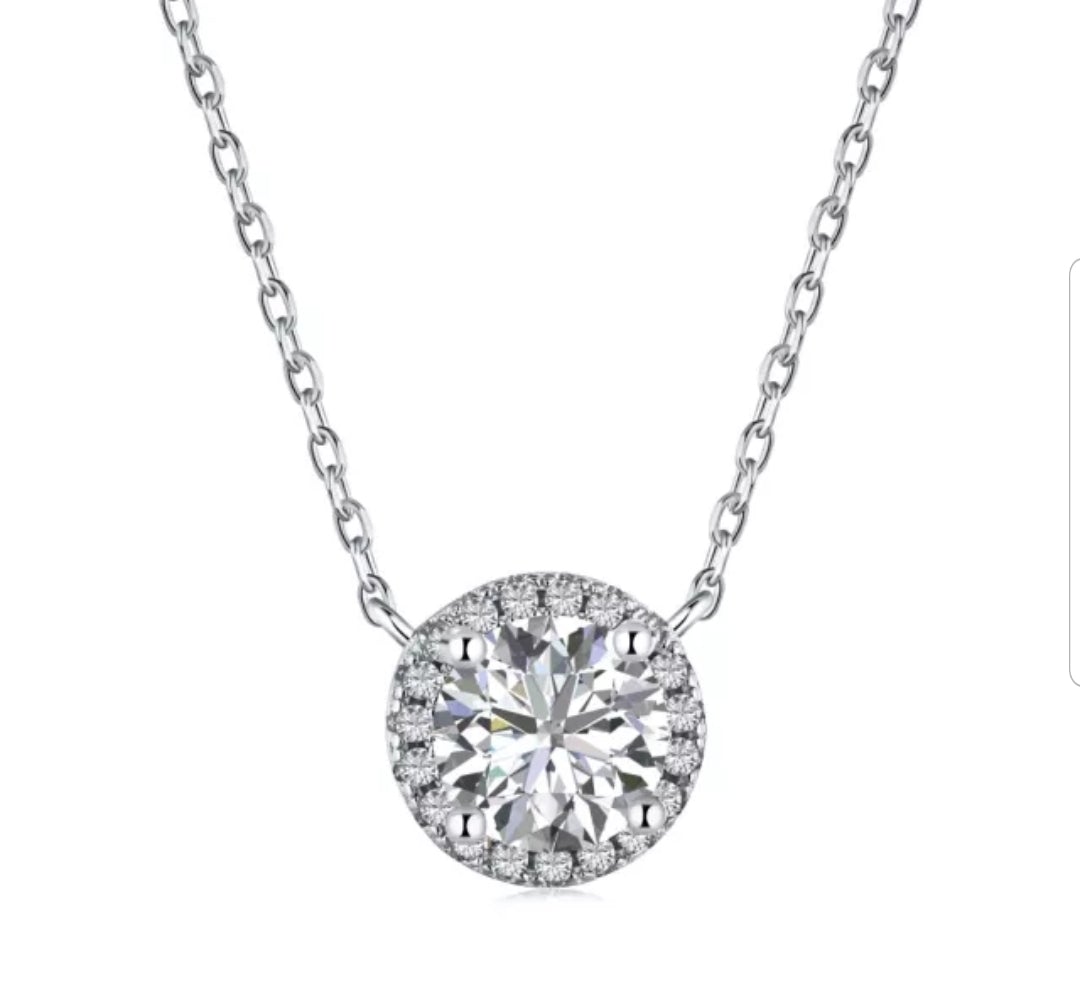 Round Diamond Veneer Cubic Zirconia Pendant. 635P15708