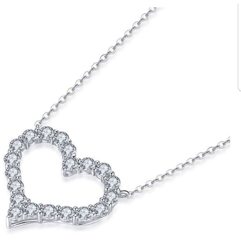 Classic Diamond Veneer Cubic Zirconia Heart Pendant. 635P20285