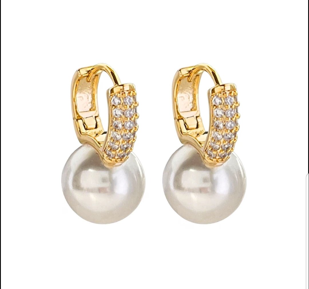 Pearl Huggies Earrings Zirconite Cubic Zirconia. 836E100