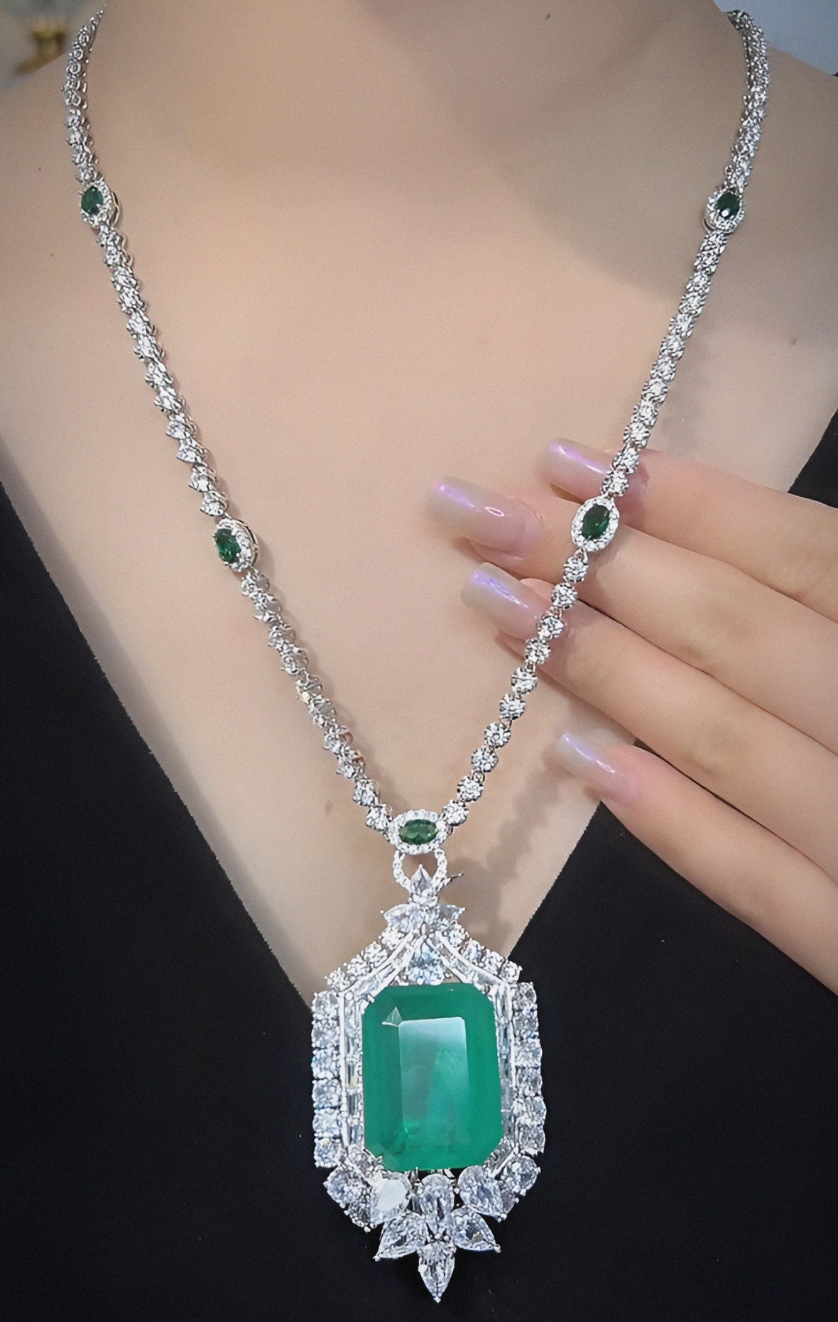 Colombian Emerald fusion Luxury Necklace Zirconite. 840N104E