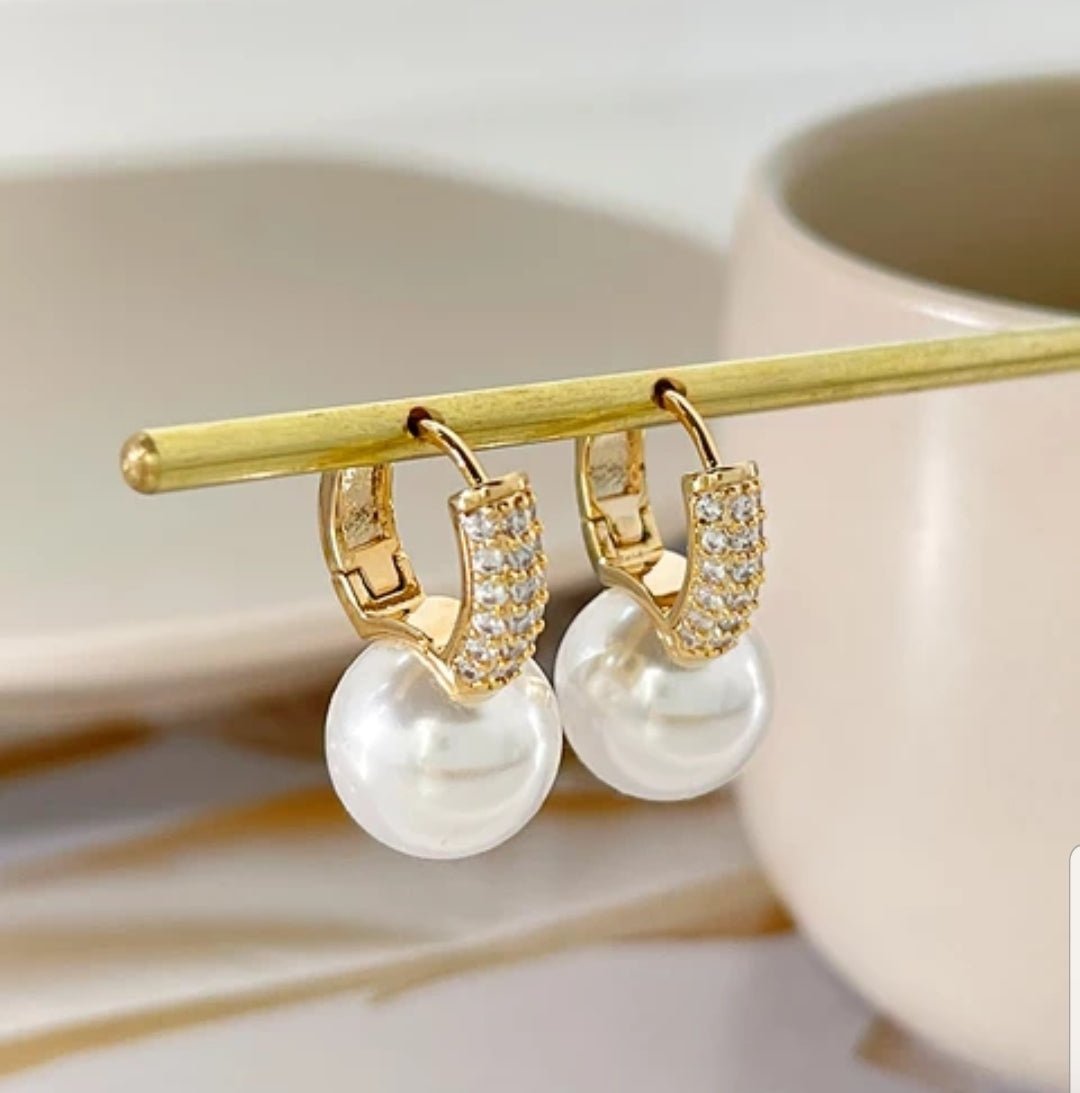 Pearl Huggies Earrings Zirconite Cubic Zirconia. 836E100