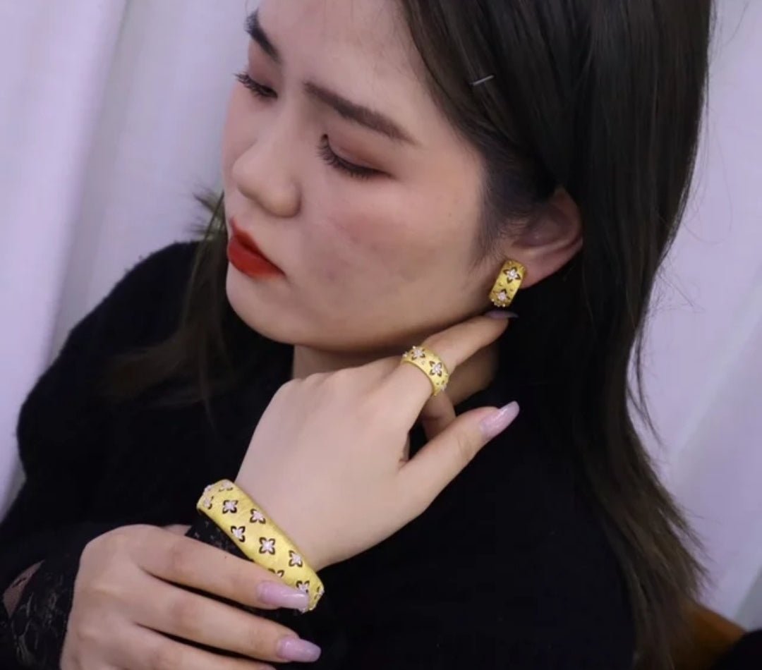 Italian design satin Hoop Earrings. 831E104