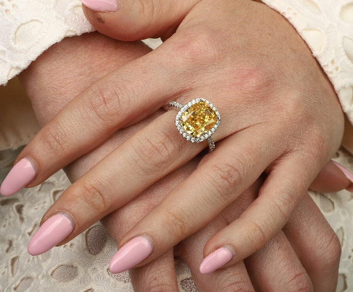 5CT Radiant Cushion Diamond Veneer Cubic Zirconia Ring. 800R066