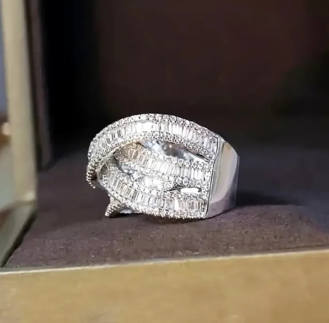 Criss-cross Baguettes statement Ring Zirconite. 851R0088