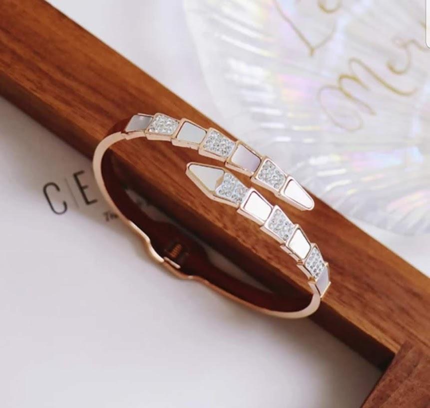 Face-off natural Shell Stainless Steel Bangle Bracelet. 709B12