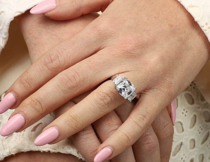 3.5CT Three Stones Cubic Zirconia Engagement Ring. 635R71267