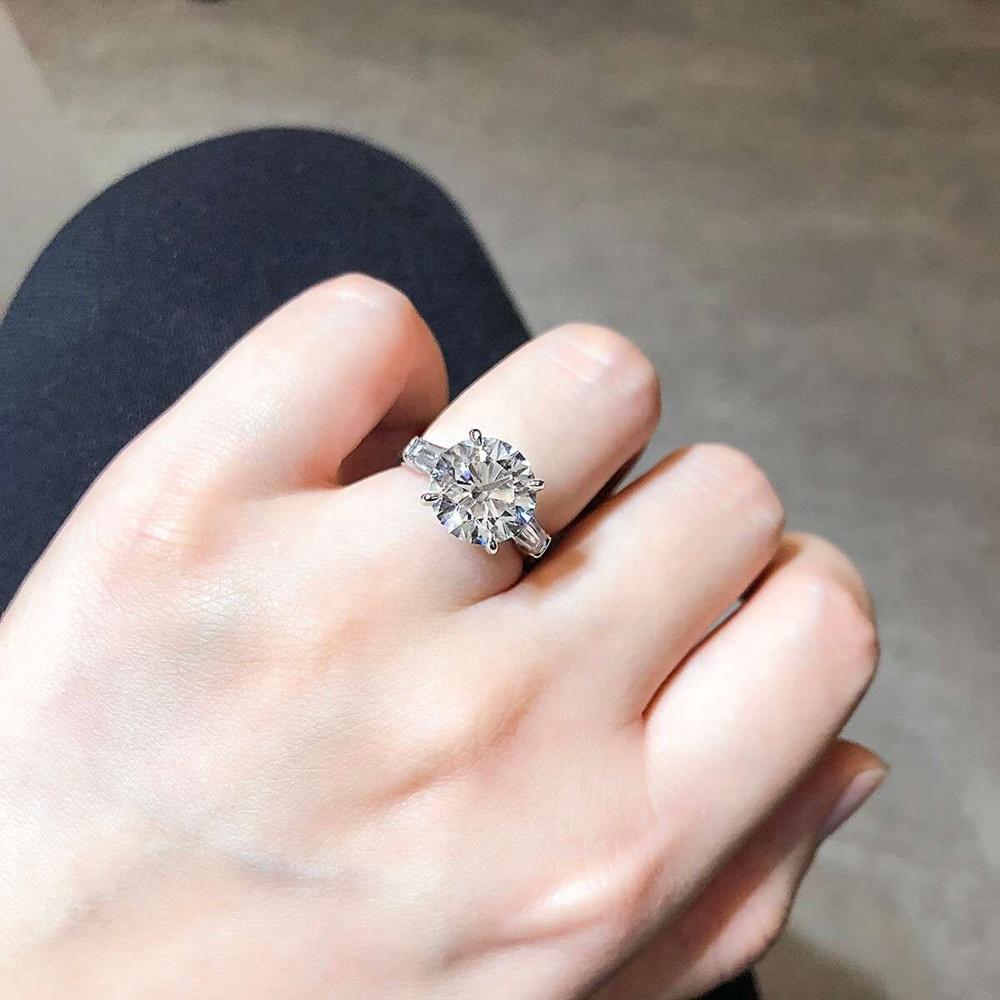 Round Diamond Veneer Cubic Zirconia Ring. 635R600