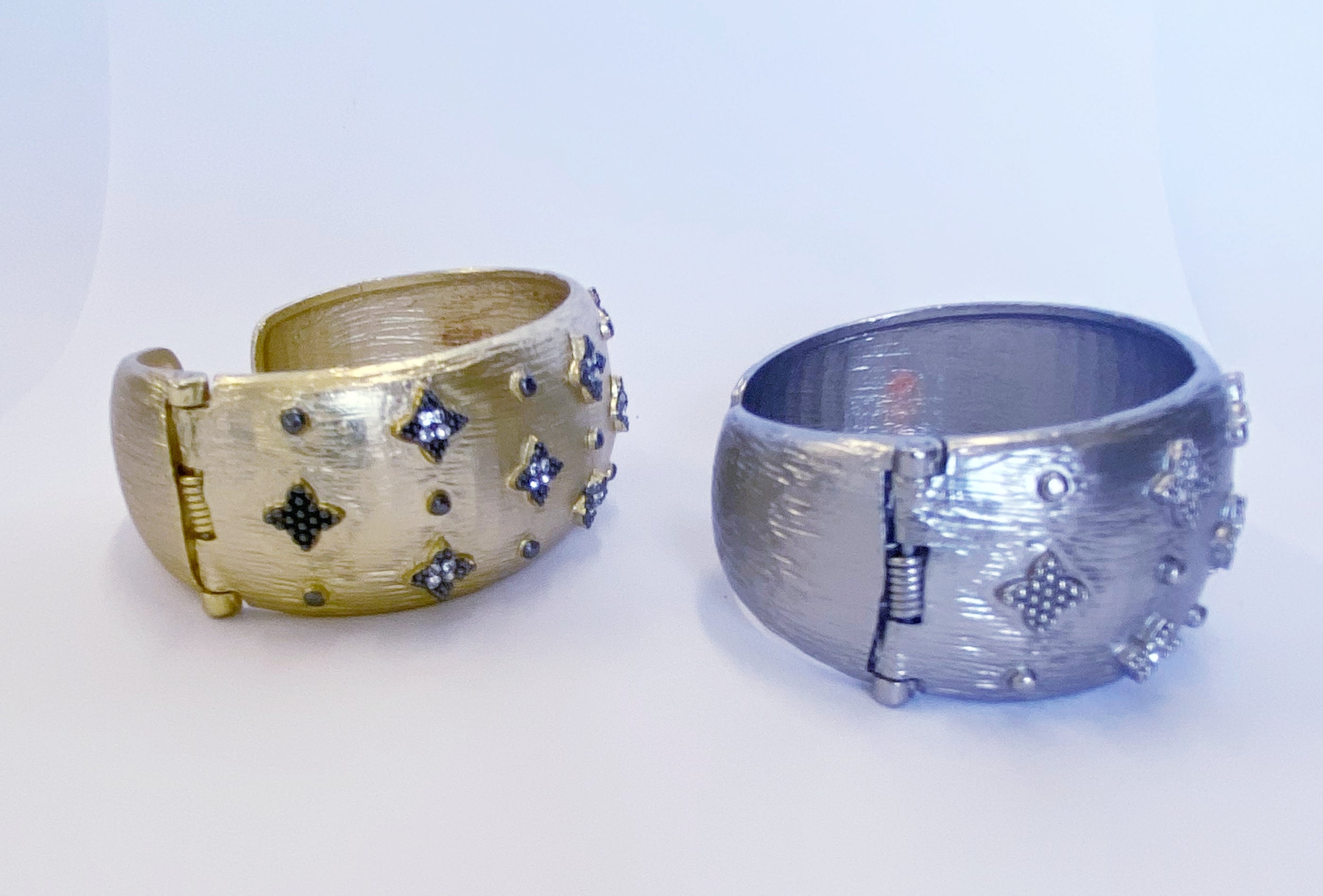 Zirconite wide hinged Bangle Bracelet. 500B7140