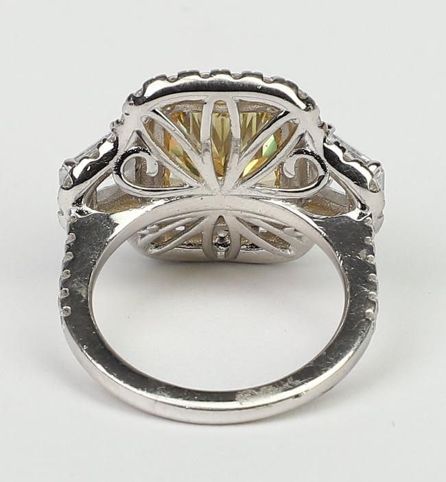 5CT Cushion Diamond Veneer Cubic Zirconia Ring. 800R202