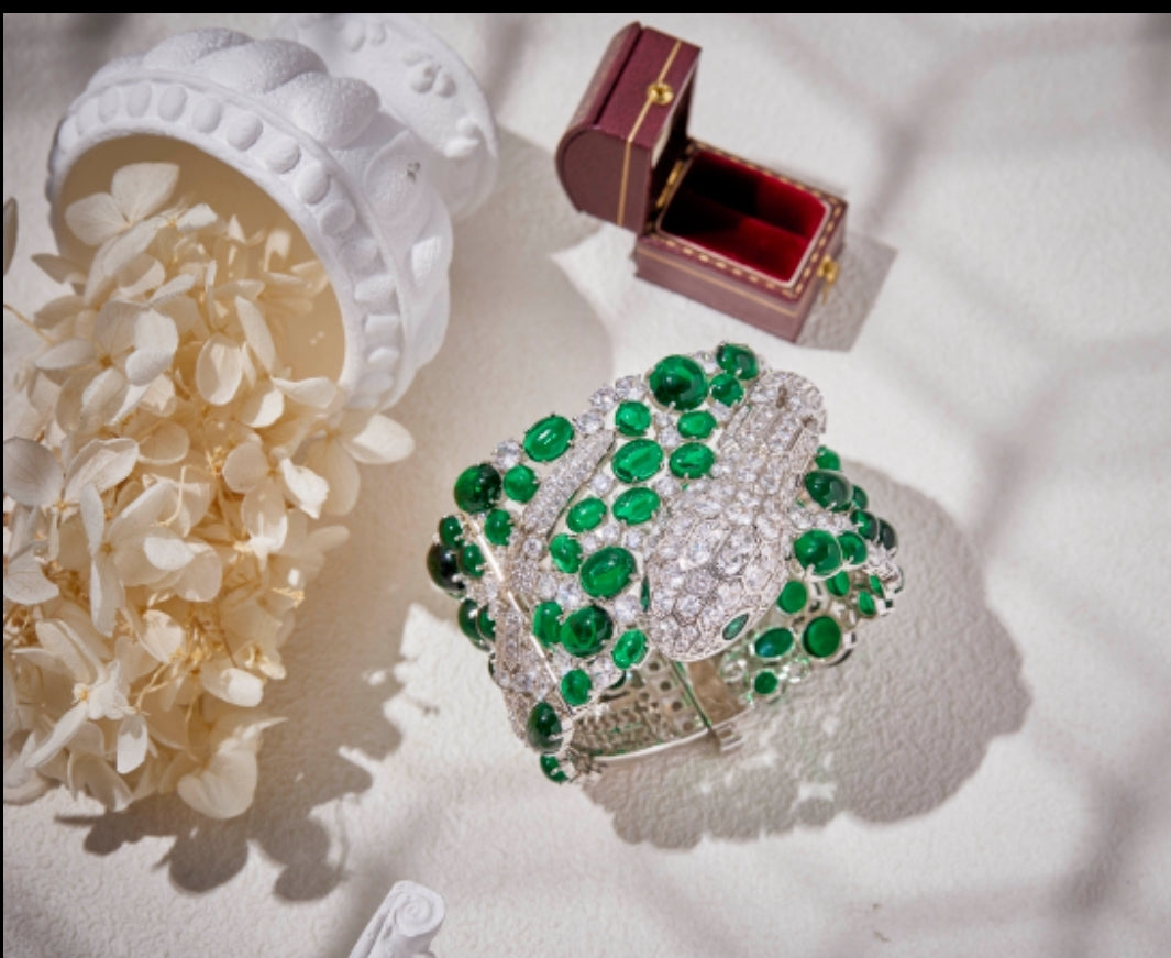 Luxurious jeweled Cabochon Bangle Zirconite . 840B300