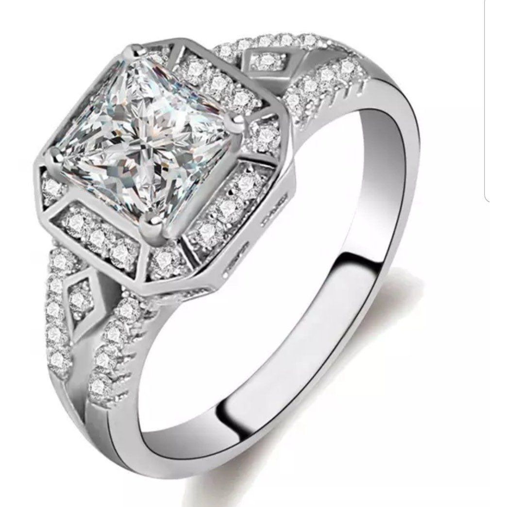 2.5CT Cushion Diamond Veneer Cubic Zirconia Ring. 635R12550