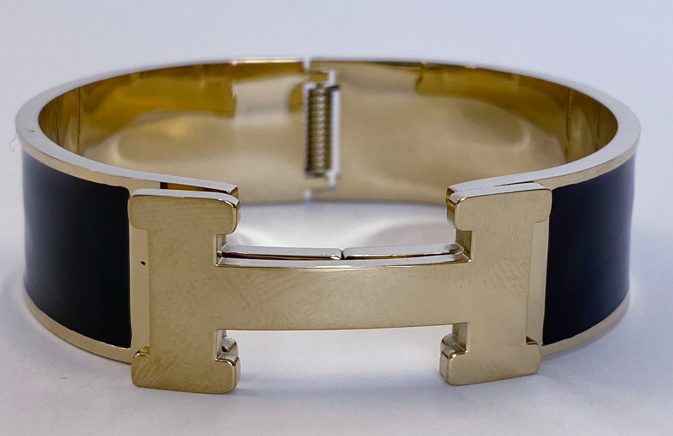 Zirconite enamel hinged Stainless Steel Bangle. 500B6487