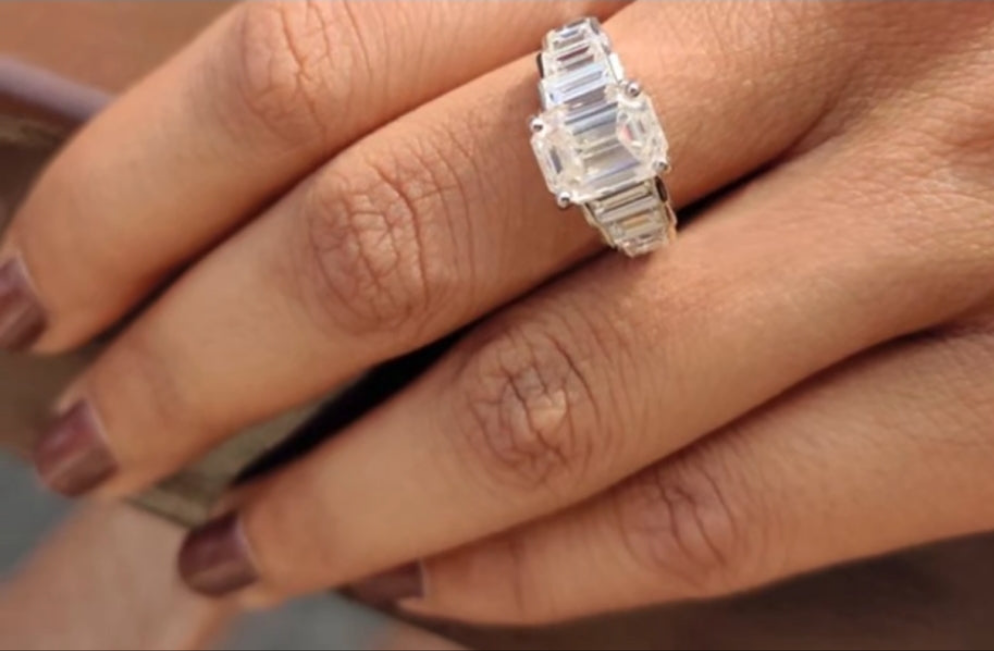 4CT Emerald Center Cubic Zirconia Ring Diamond Veneer.635R14026