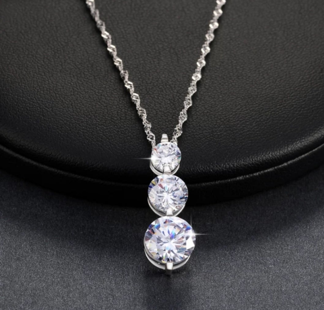 4CT TW Diamond Veneer Cubic Zirconia three Stones Pendant.820P55