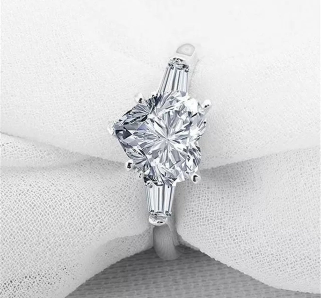 5CT Heart Cubic Zirconia Ring. Diamond Veneer 635R71352