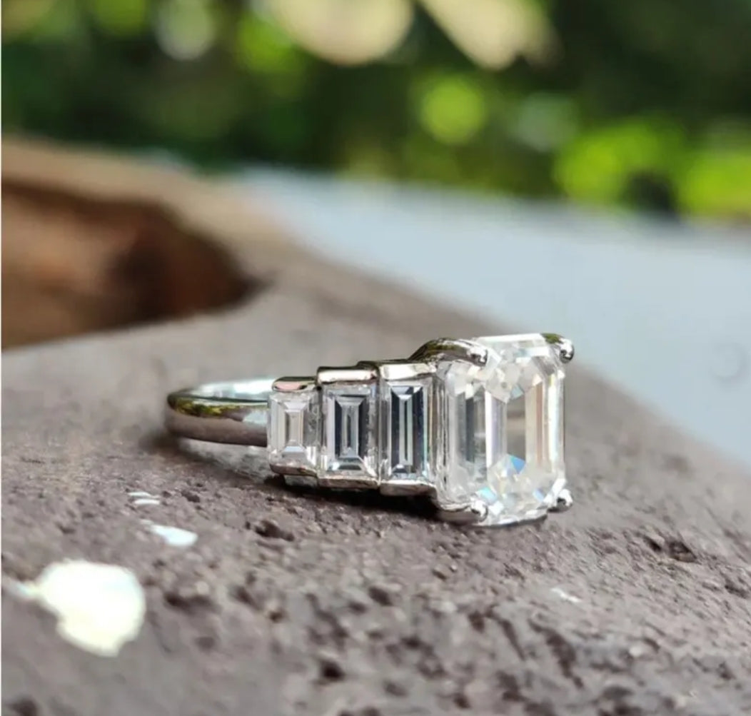 4CT Emerald Center Cubic Zirconia Ring Diamond Veneer.635R14026