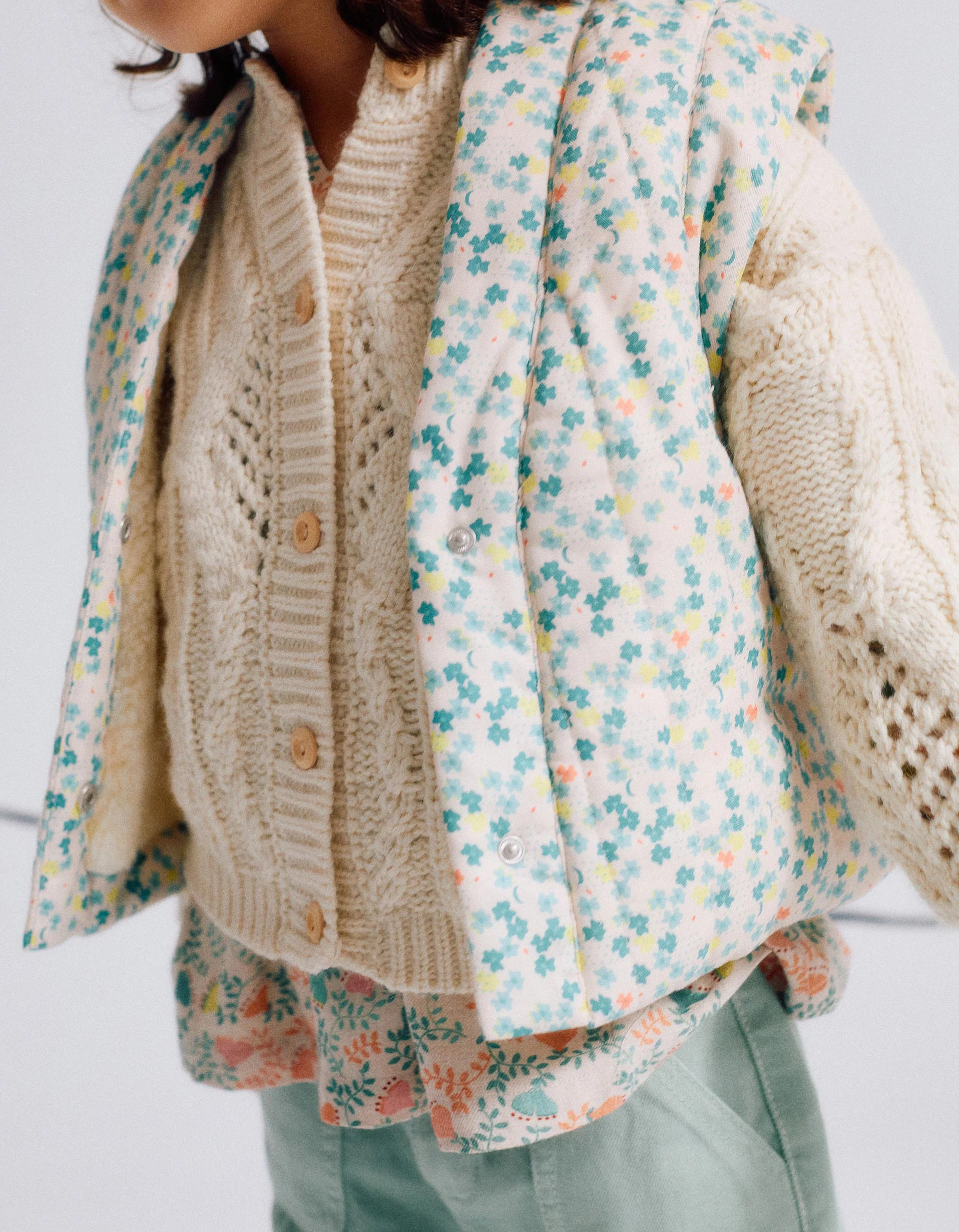 Cotton gilet with floral pattern and sherpa lining for girls, beige