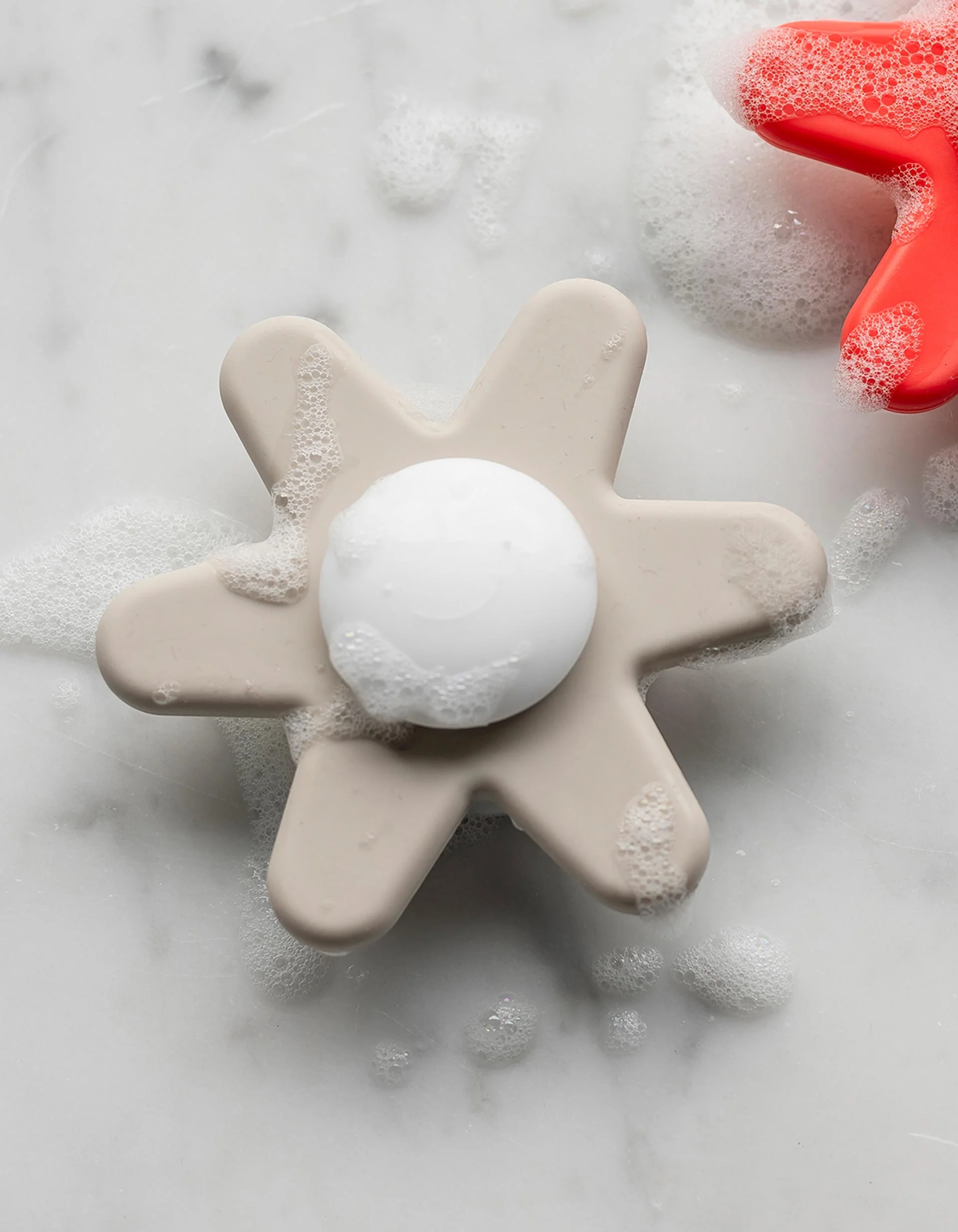 Silicone Flower Spinner Nattou 10M+, Clay