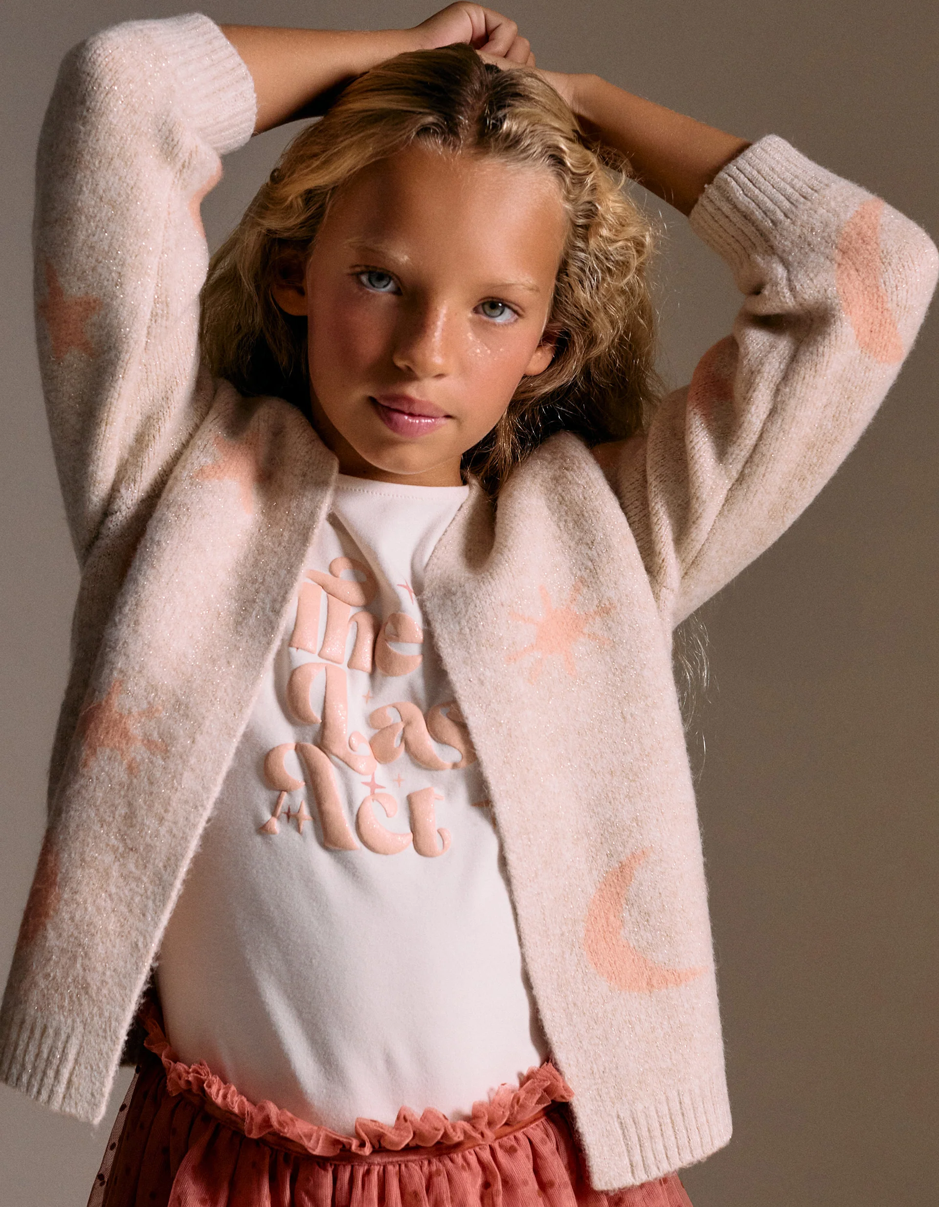 Long knitted jacket with lurex and embroidery for girls, beige/pink