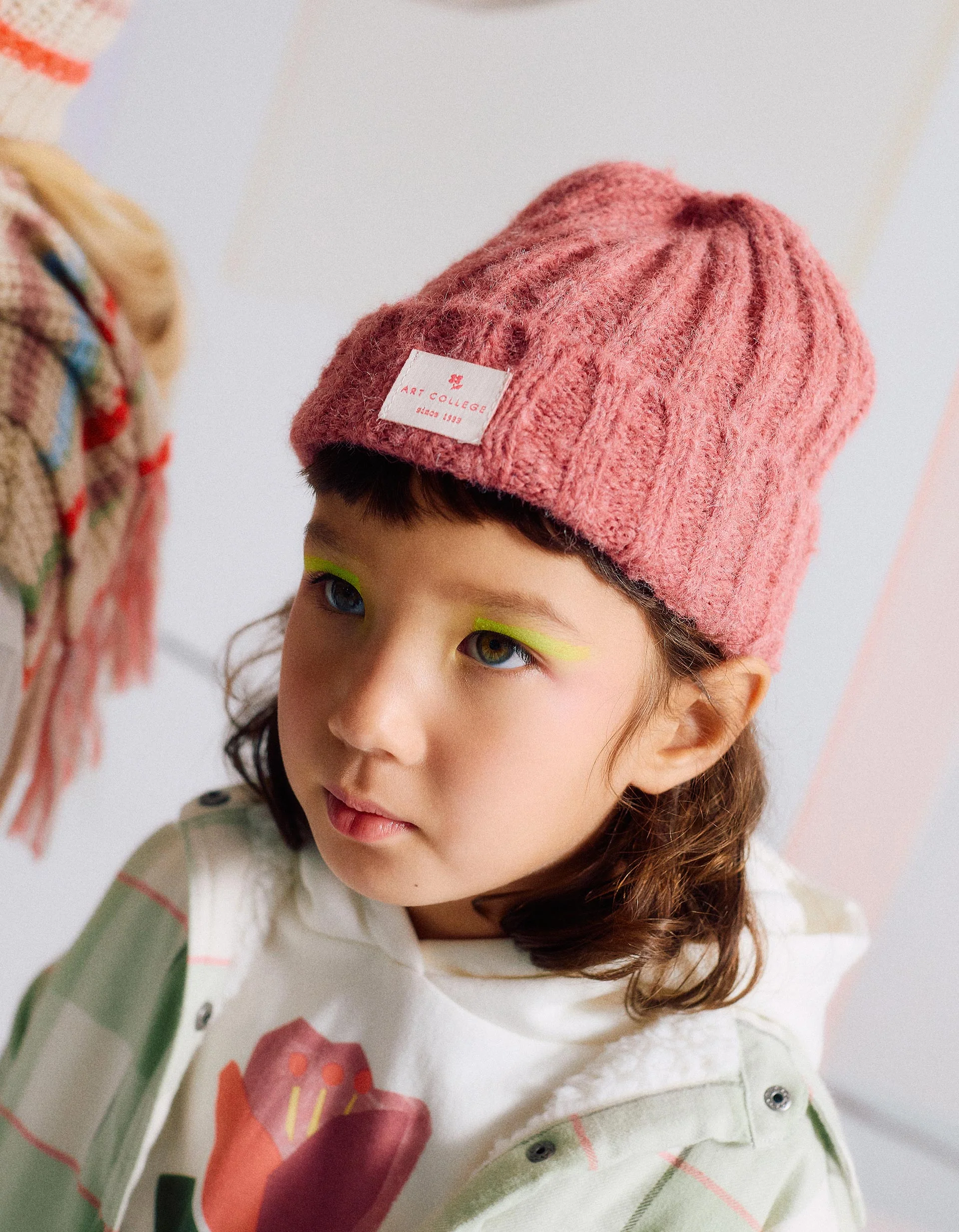 Thick cable knit beanie for girls, dark pink