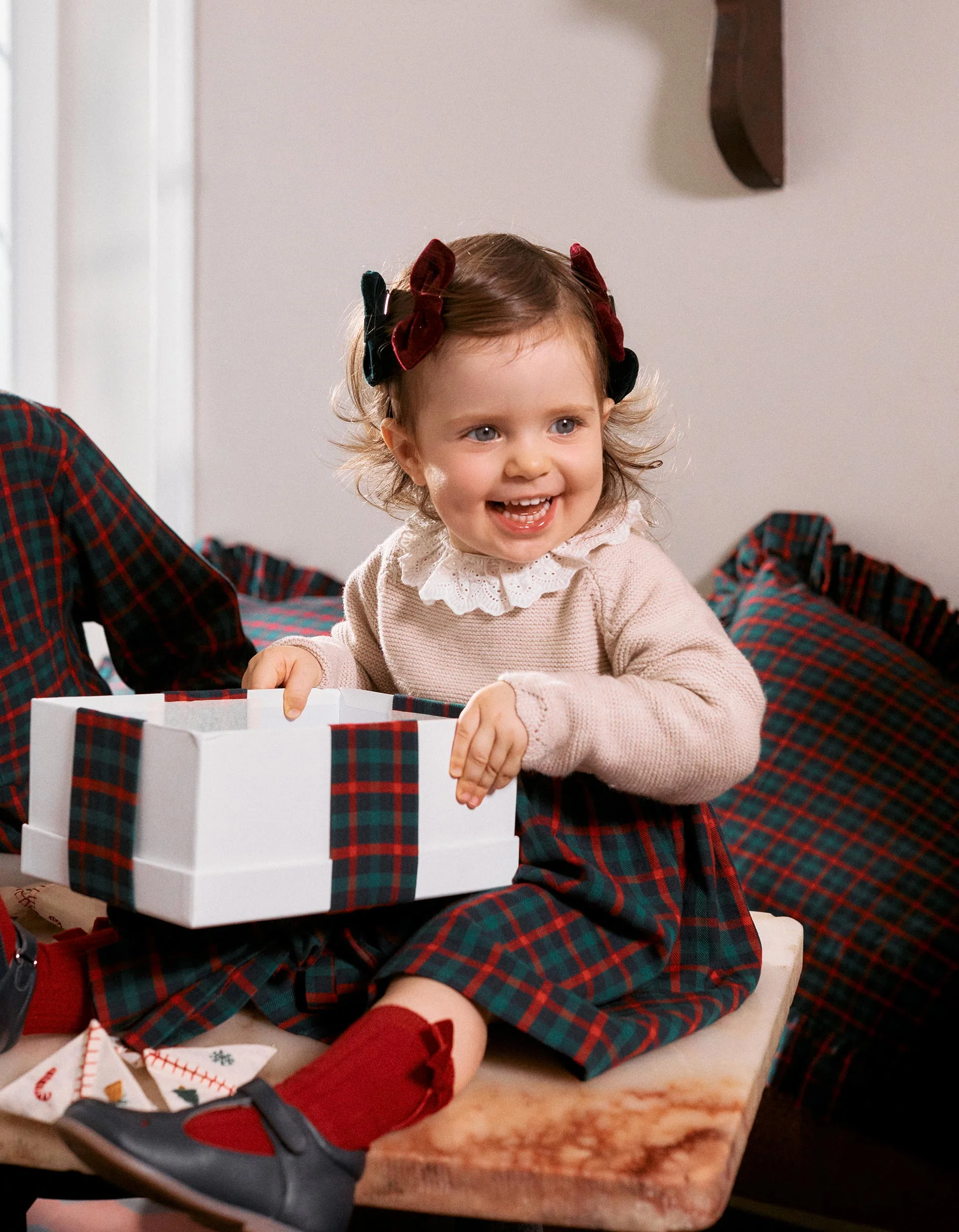 Velour Hair Clips with Bow for Babies and Girls, Burgundy