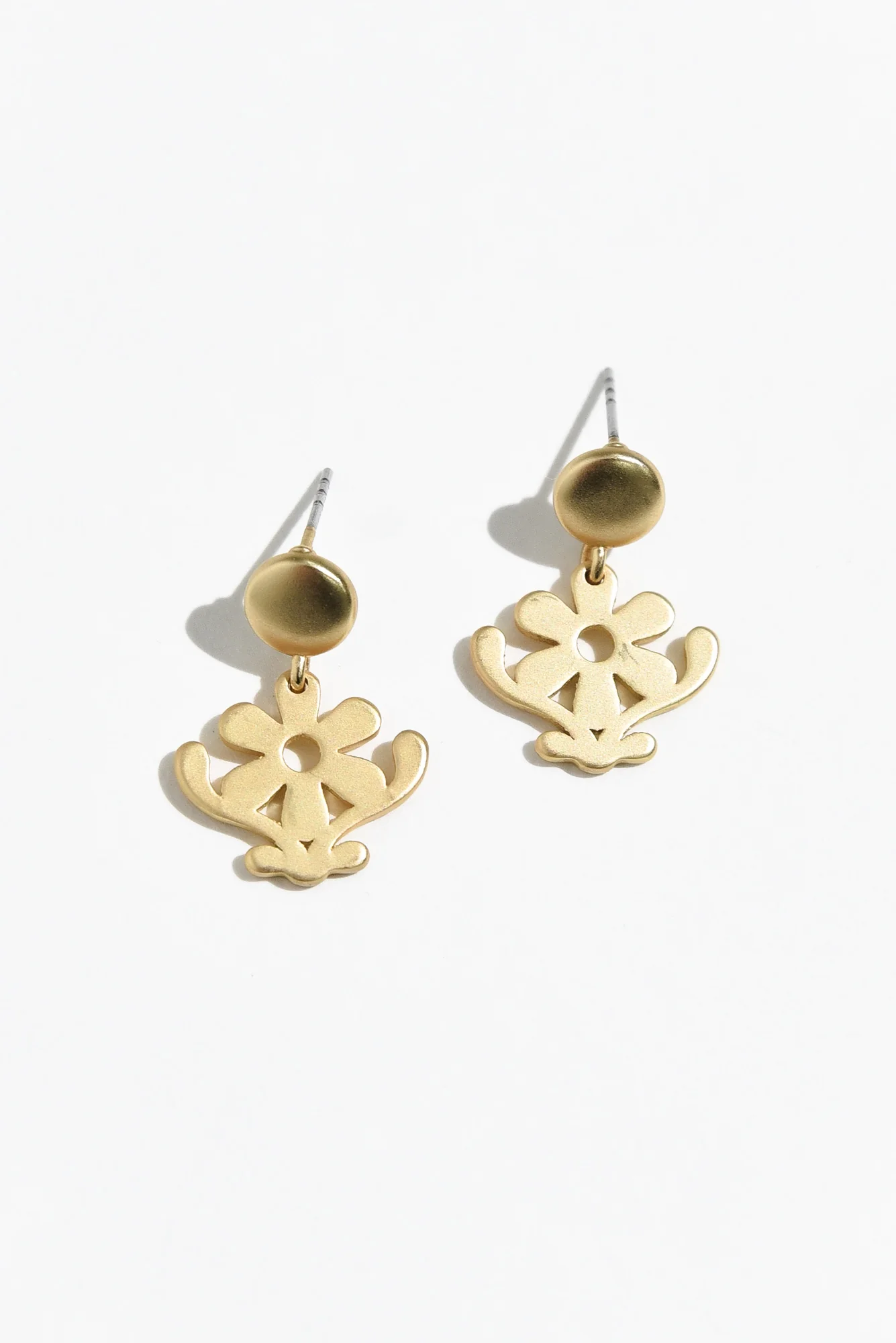 Zeta Gold Daisy Stud Earrings