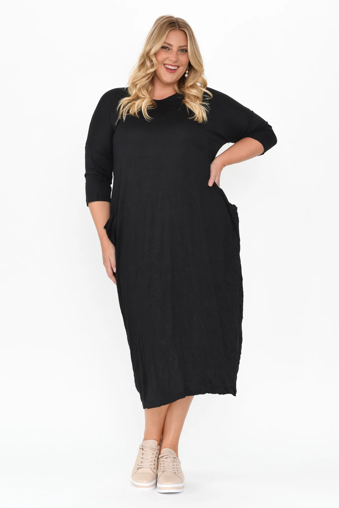 Travel Black Crinkle Cotton Sleeved Maxi Dress